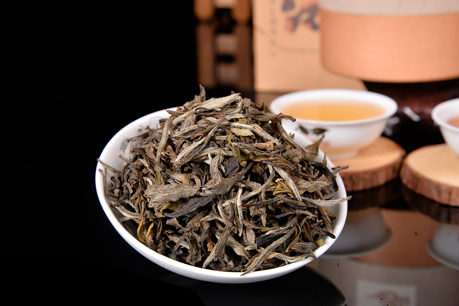 专业淘宝茶叶摄影 如何通过黑色镜面拍摄提升产品质感与销量